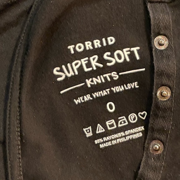 TORRID Super Soft Snap Detail Henley Top EUC - Picture 11 of 11